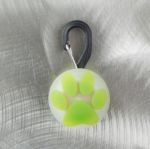 Нитайз брелок светящийся малый КлипЛит Lime Paw (зелёная лапка) на ошейник для собак  